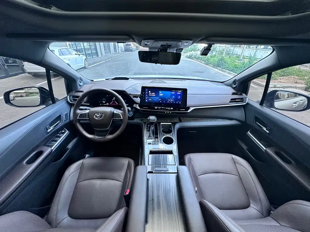 Toyota Sienna — миниатюра 6