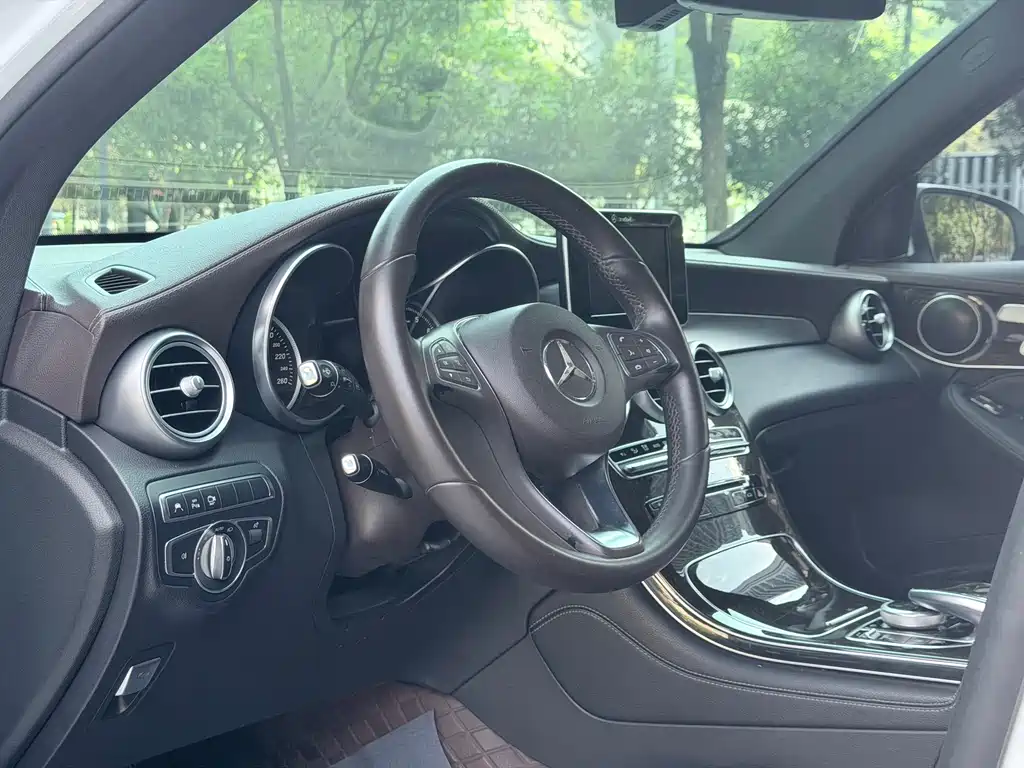 Mercedes-Benz GLC 2017 GLC 260 4MATIC Luxury
