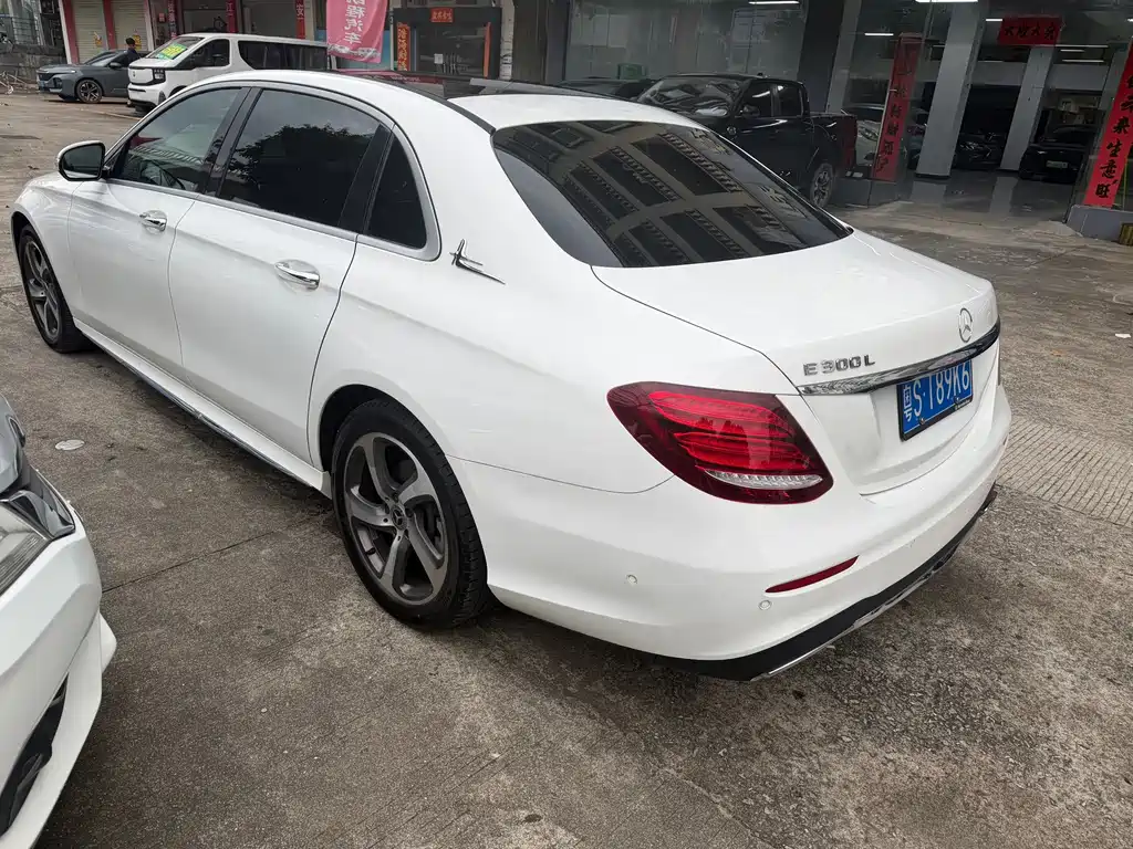 Mercedes-Benz E-Class — миниатюра 5