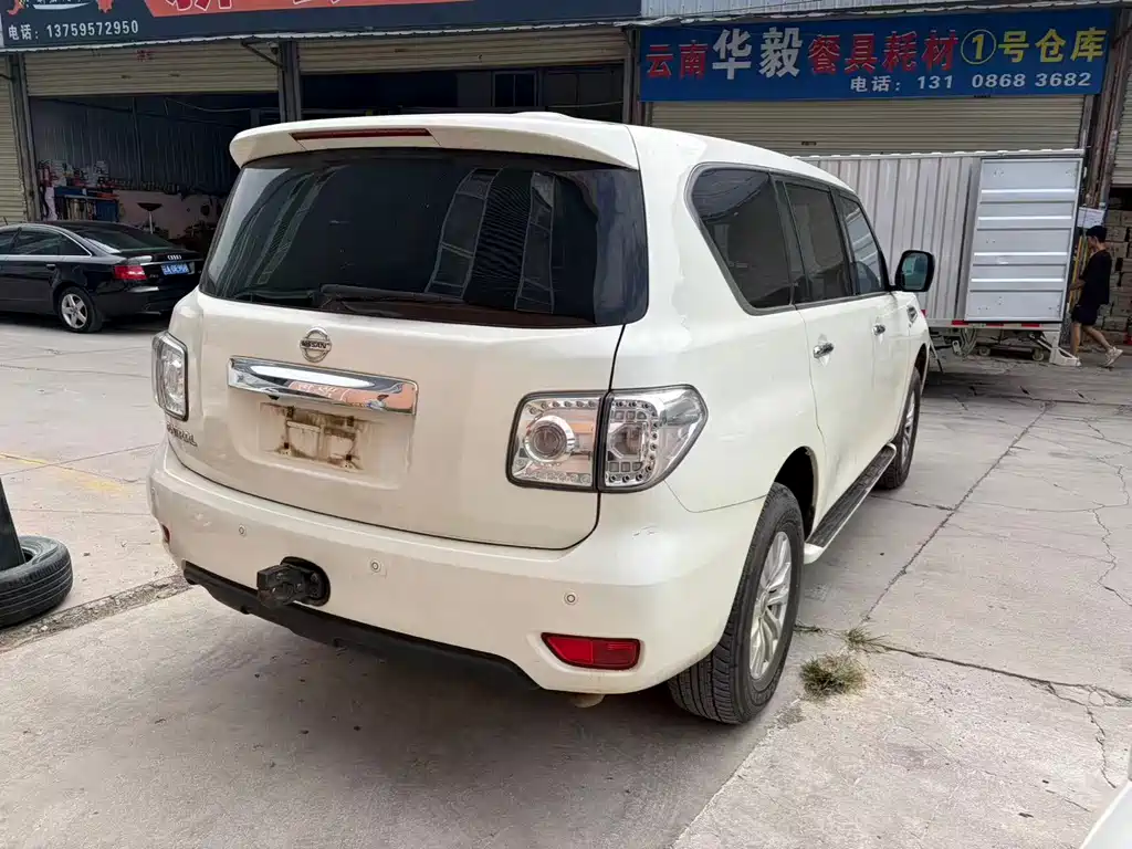 Nissan Patrol — миниатюра 5