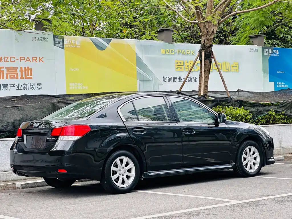 Subaru Legacy 2.0i Luxury Navigation Edition, фото 6