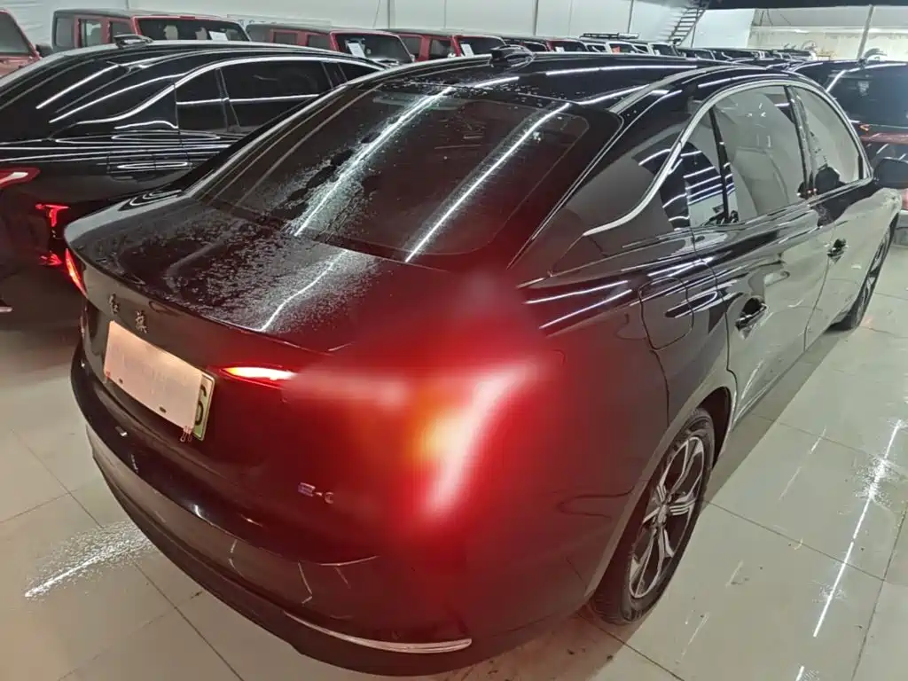 Hongqi Hongqi E-QM5 — миниатюра 6