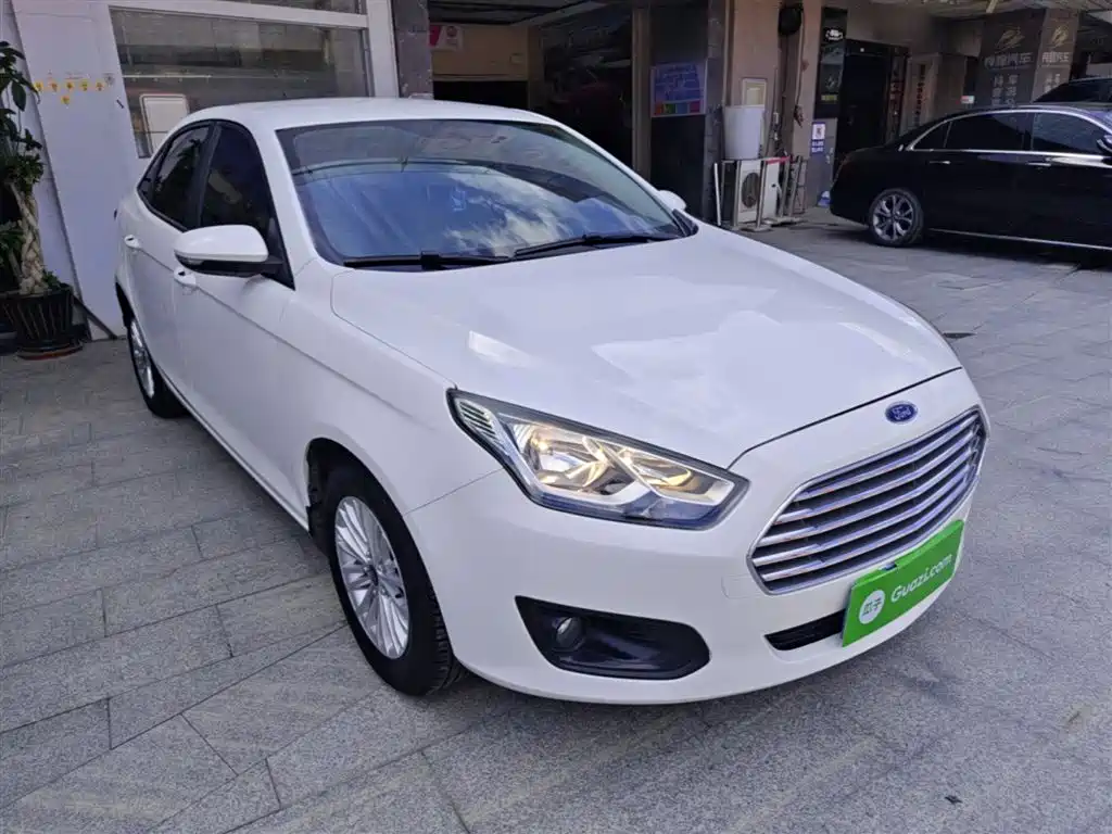 Ford Escort 2015 1.5L AT Comfort