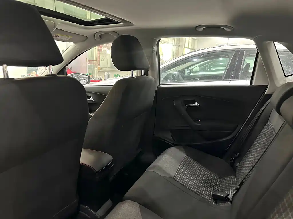 Volkswagen Polo 2016 1.6L AT Comfort