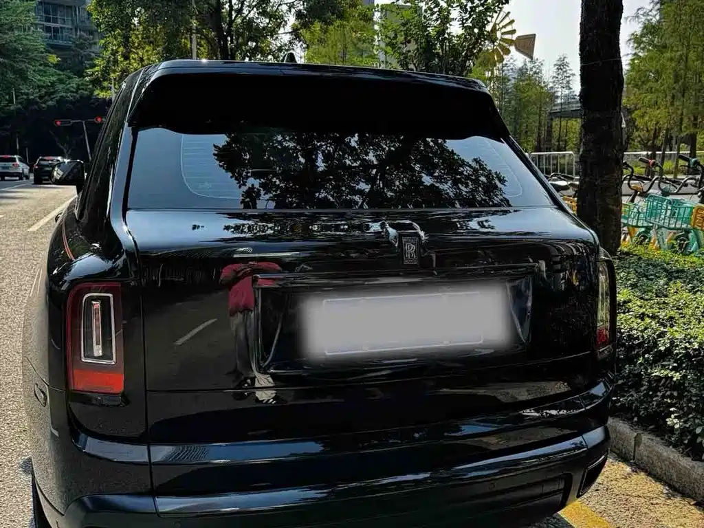 Rolls-Royce Cullinan — миниатюра 8