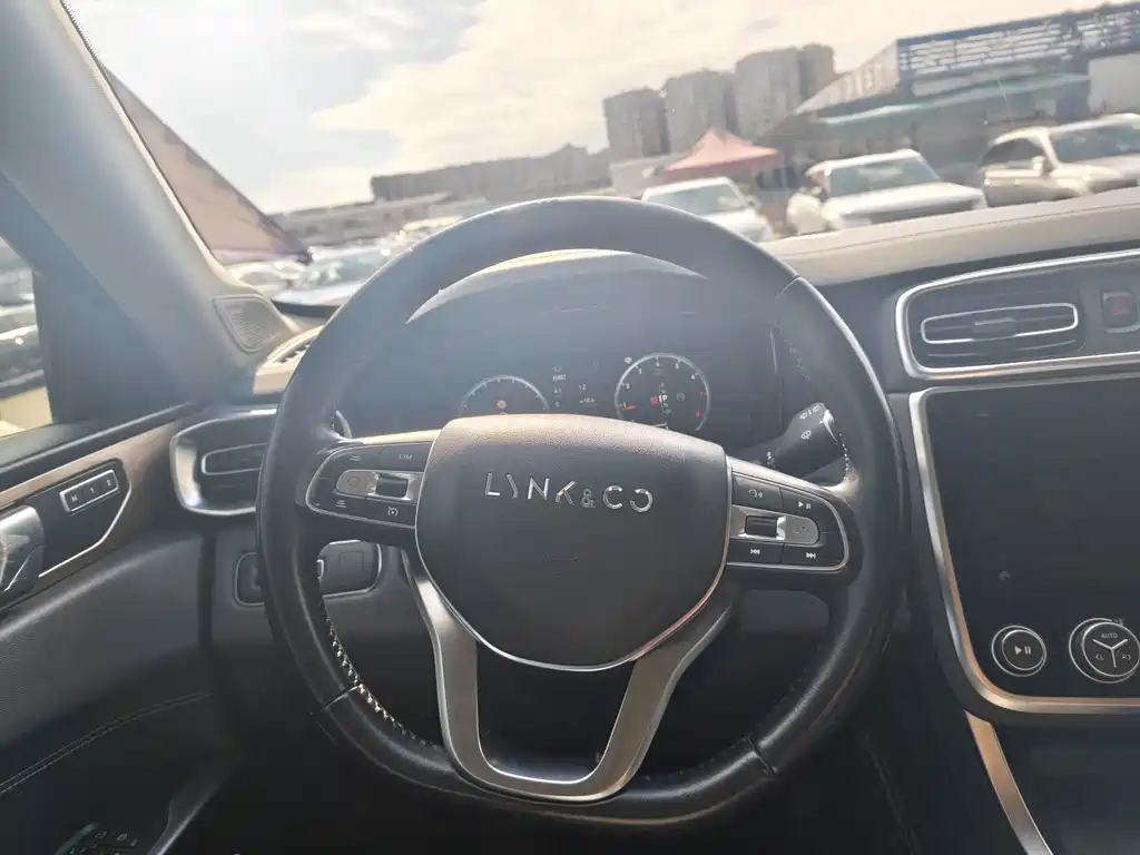 Lynk & Co 01 — миниатюра 6