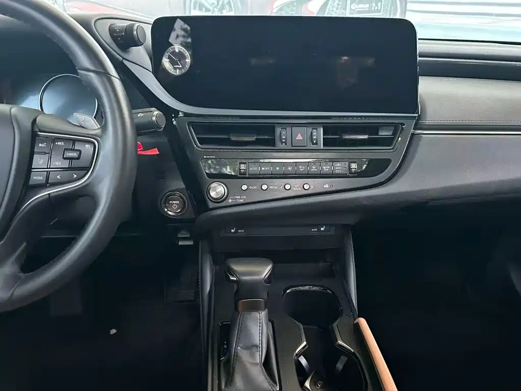 Lexus ES — миниатюра 7