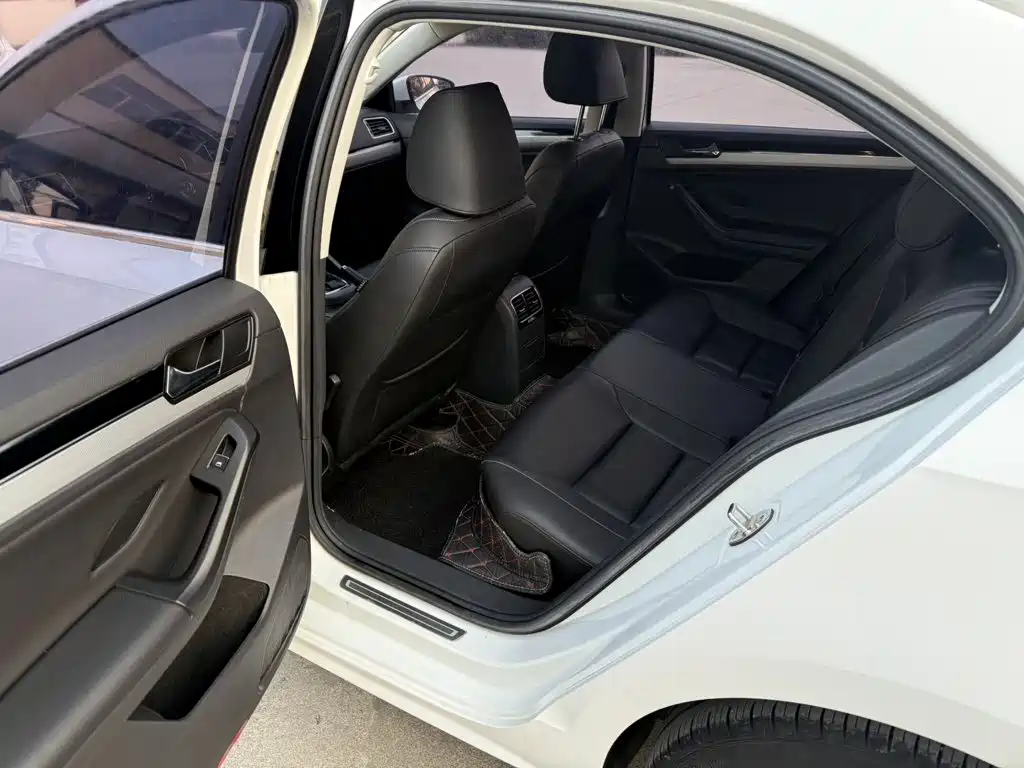 Volkswagen Sagitar 2018 1.6L AT Comfort