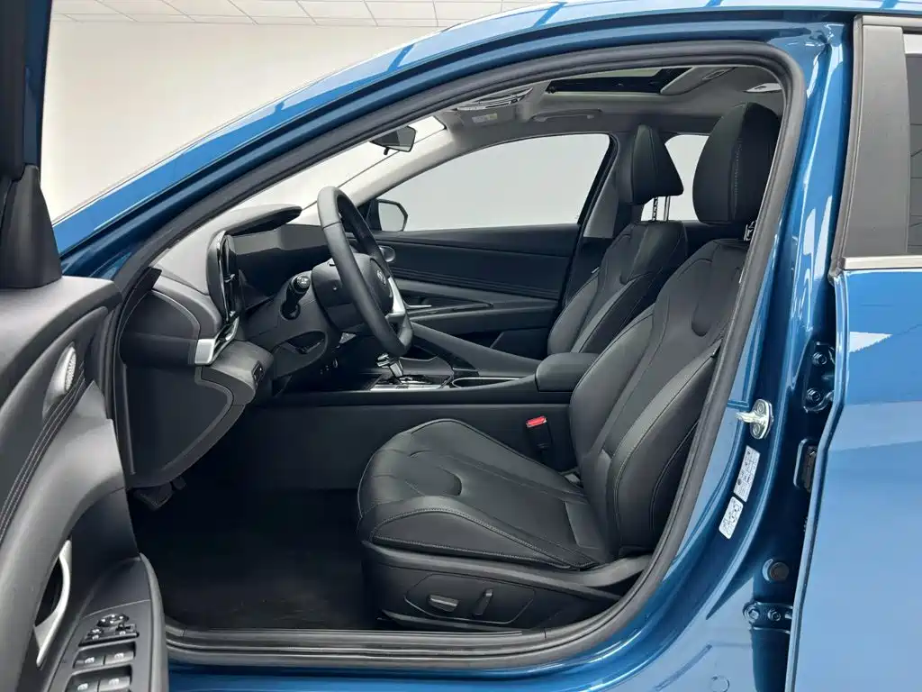 Hyundai Elantra — миниатюра 16