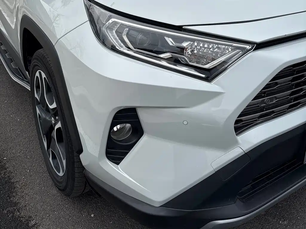 Toyota RAV4 — миниатюра 7