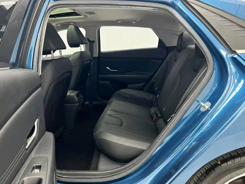 Hyundai Elantra — миниатюра 19