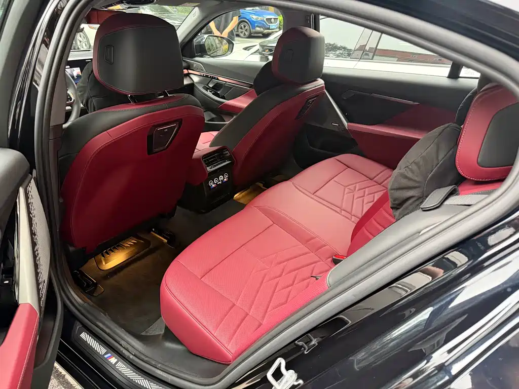 BMW 5 Series — миниатюра 8