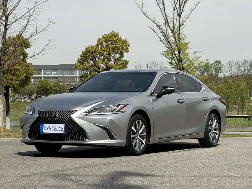 Lexus ES 2021