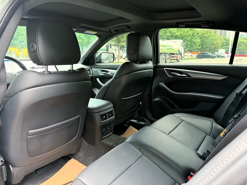 Cadillac CT5 — миниатюра 6