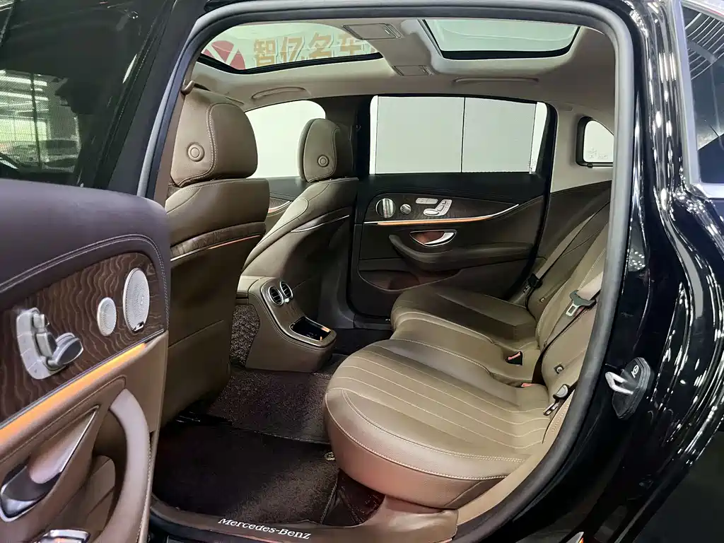 Mercedes-Benz E-Class — миниатюра 7