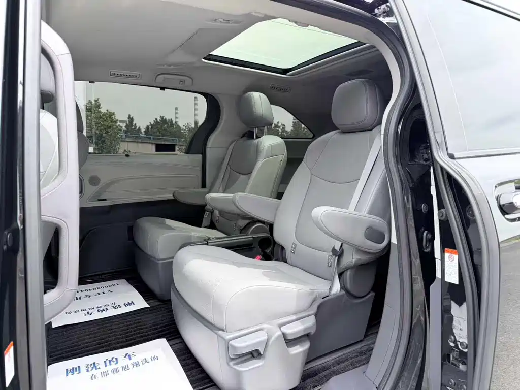 Toyota Granvia 2023 2.5L Luxury PLUS