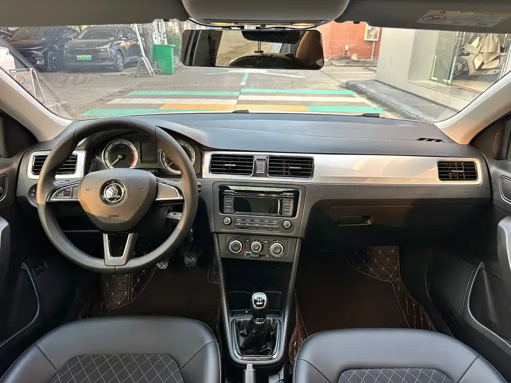 Skoda Rapid — миниатюра 6