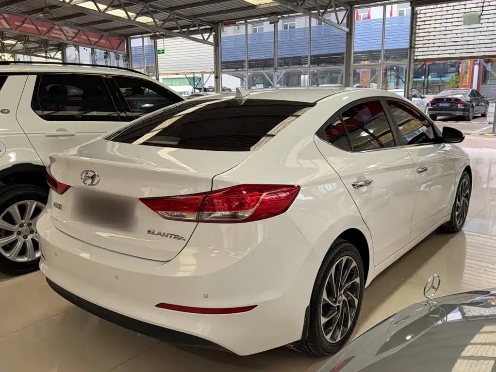 Hyundai Elantra — миниатюра 5