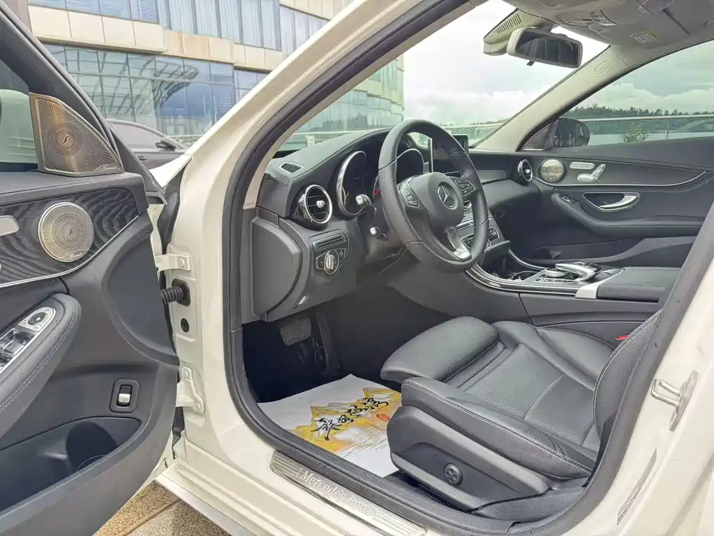 Mercedes-Benz C-Class — миниатюра 4