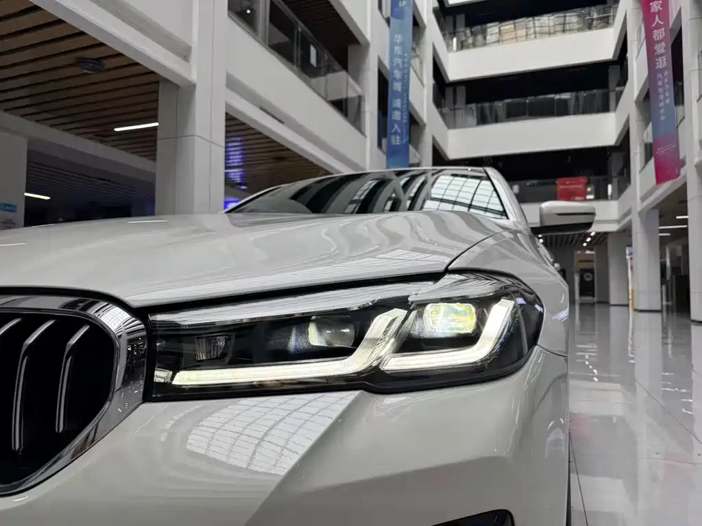 BMW 5 Series — миниатюра 21