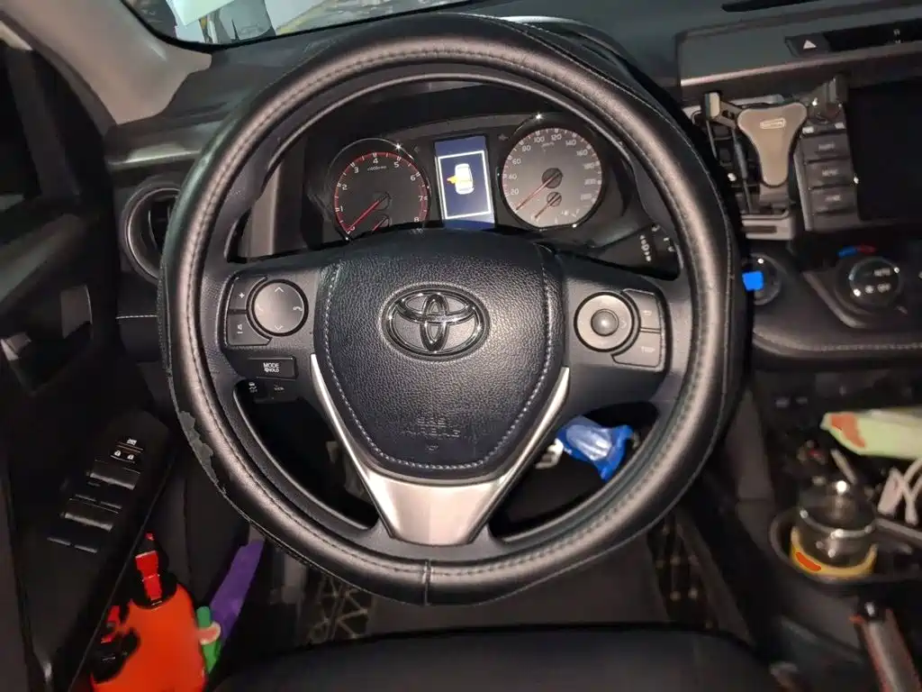 Toyota RAV4 — миниатюра 3