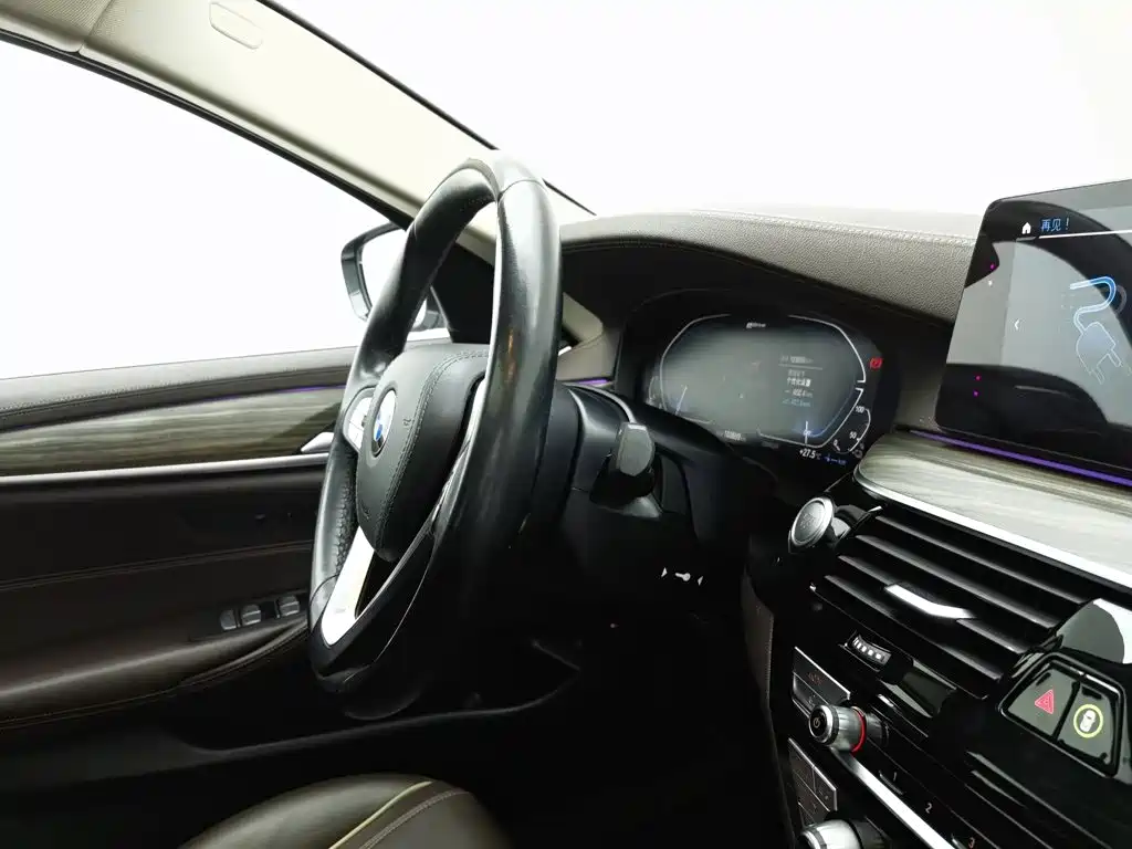 BMW 5 Series New Energy — миниатюра 22