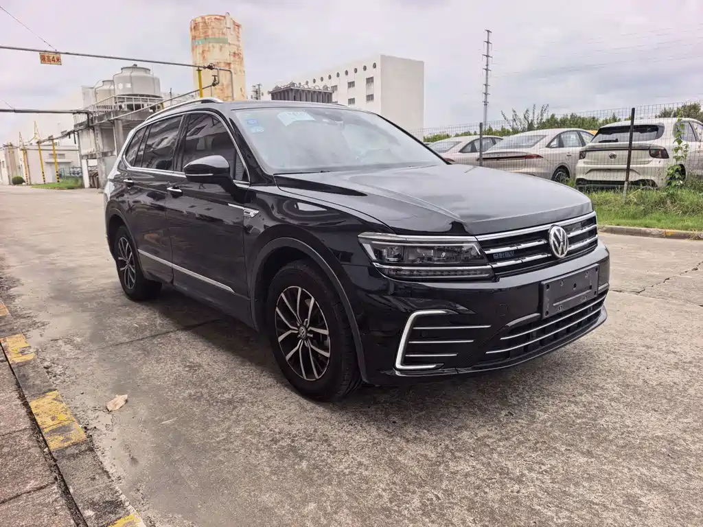 Volkswagen Tiguan L PHEV — миниатюра 2