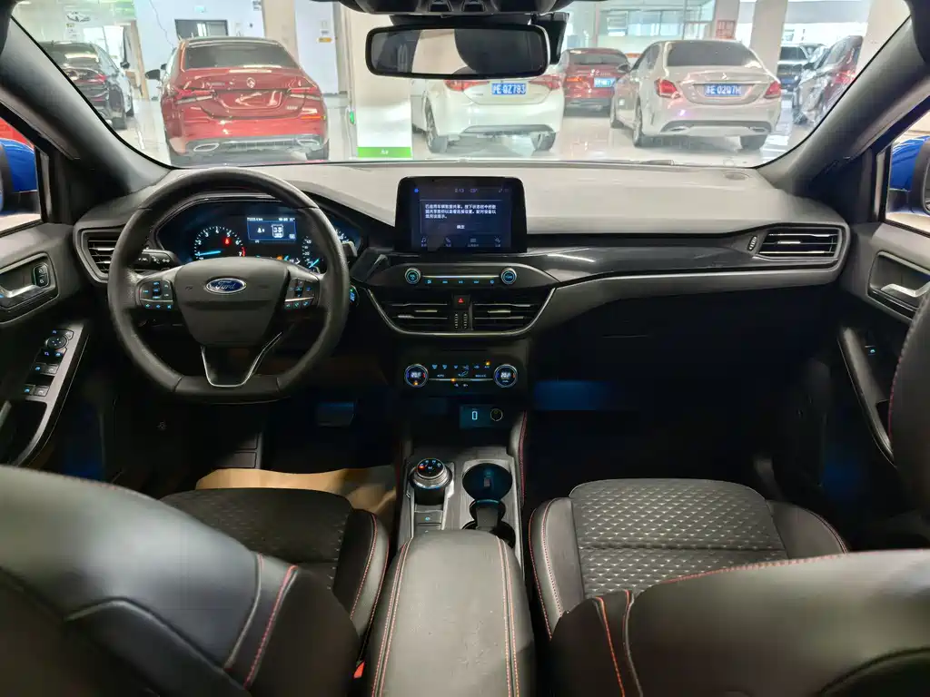 Ford Focus 2020 EcoBoost 180 AT ST Line