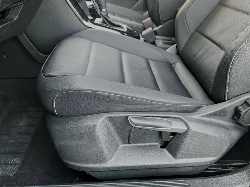 Volkswagen T-Roc — миниатюра 20