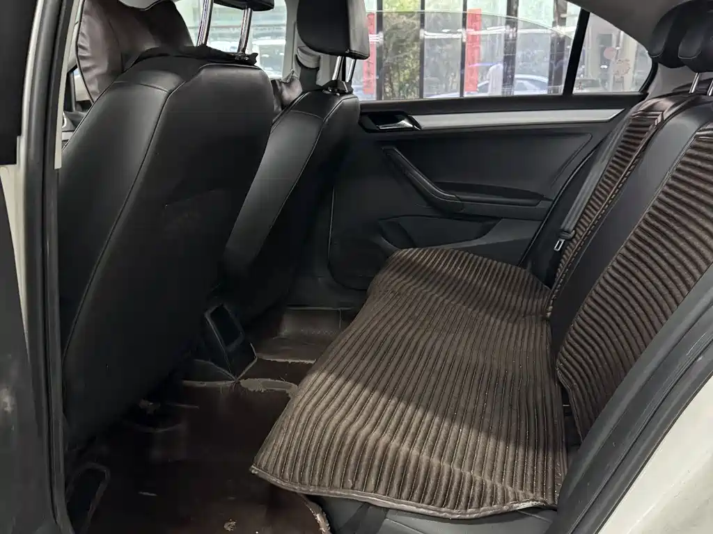Volkswagen Jetta — миниатюра 6