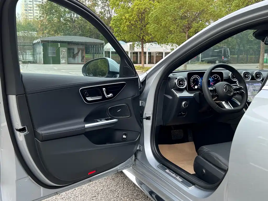 Mercedes-Benz C-Class — миниатюра 6