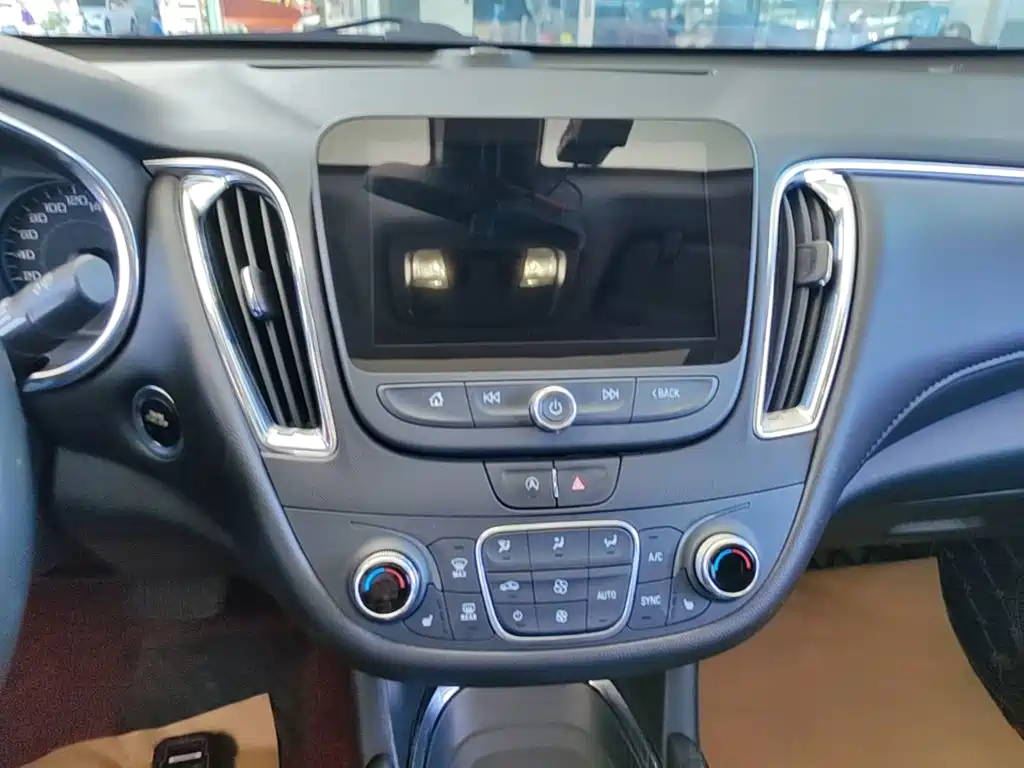 Chevrolet Malibu XL — миниатюра 13