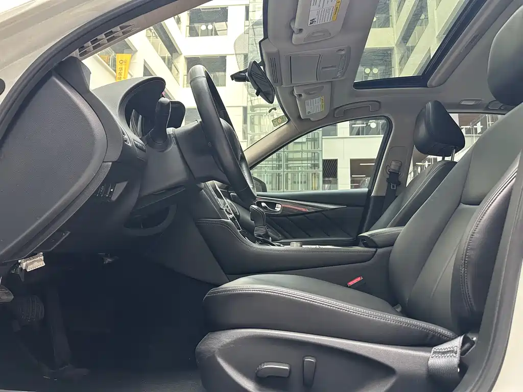INFINITI Q50L