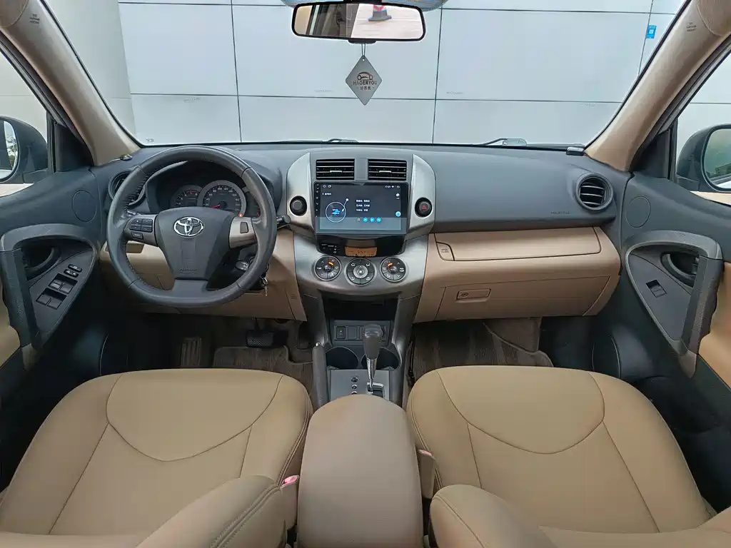 Toyota RAV4 — миниатюра 7
