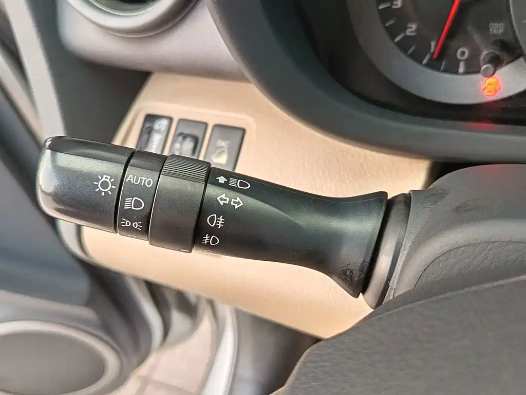 Toyota RAV4 — миниатюра 12