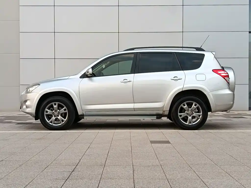 Toyota RAV4 — миниатюра 20