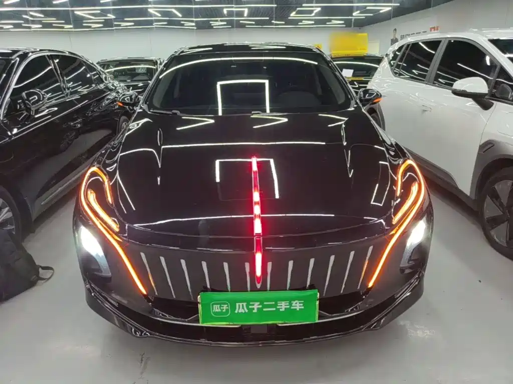 Hongqi Hongqi E-QM5 — миниатюра 3