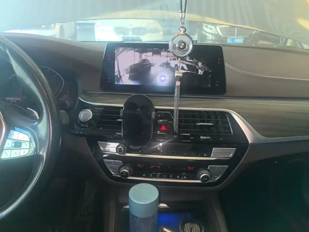 BMW 5 Series — миниатюра 13