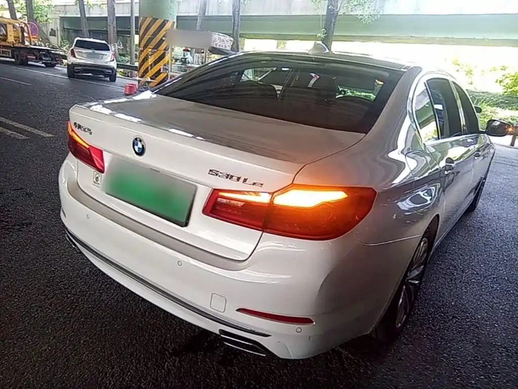 BMW 5 Series New Energy — миниатюра 7