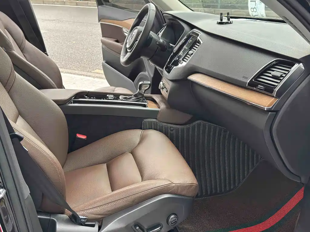 Volvo XC90 — миниатюра 8