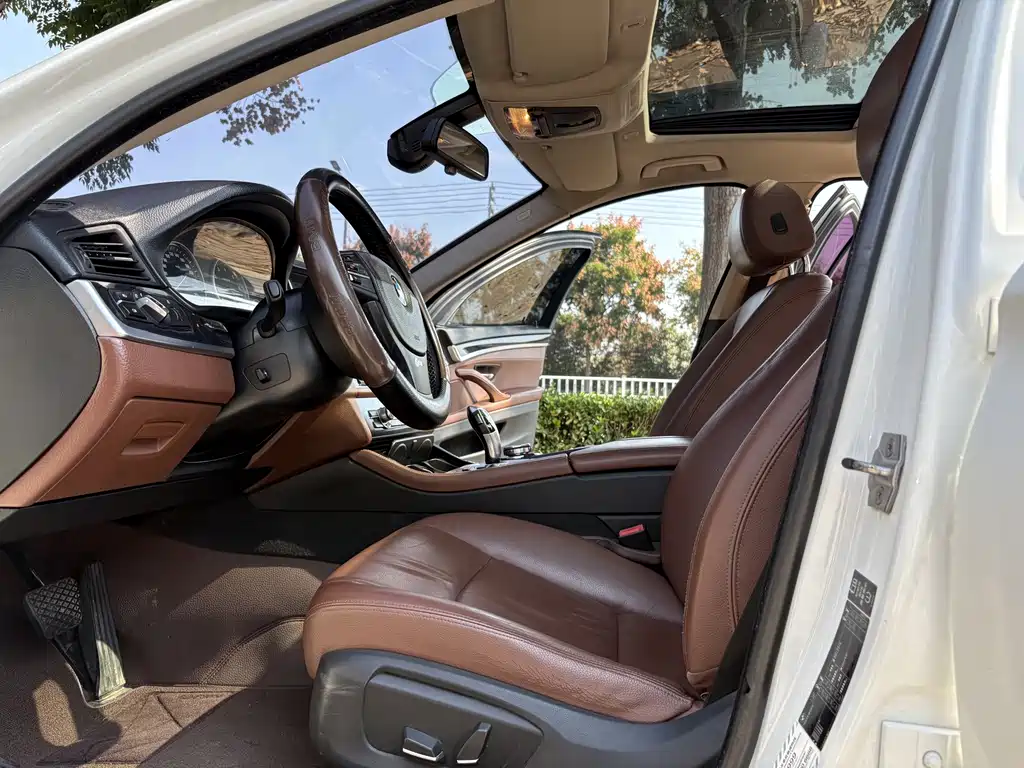 BMW 5 Series — миниатюра 8