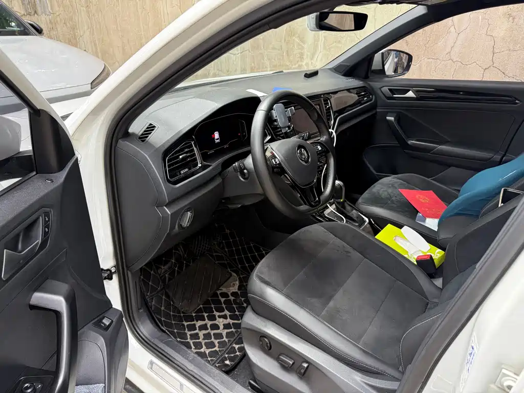 Volkswagen T-Roc — миниатюра 2