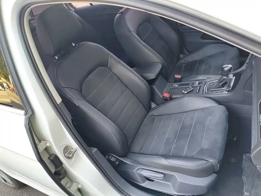 Volkswagen Golf — миниатюра 25