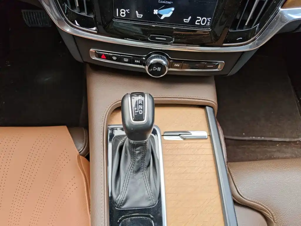 Volvo S90 — миниатюра 10