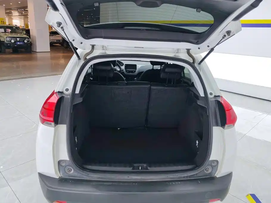 Peugeot 2008 2014 1.6L AT Fashion