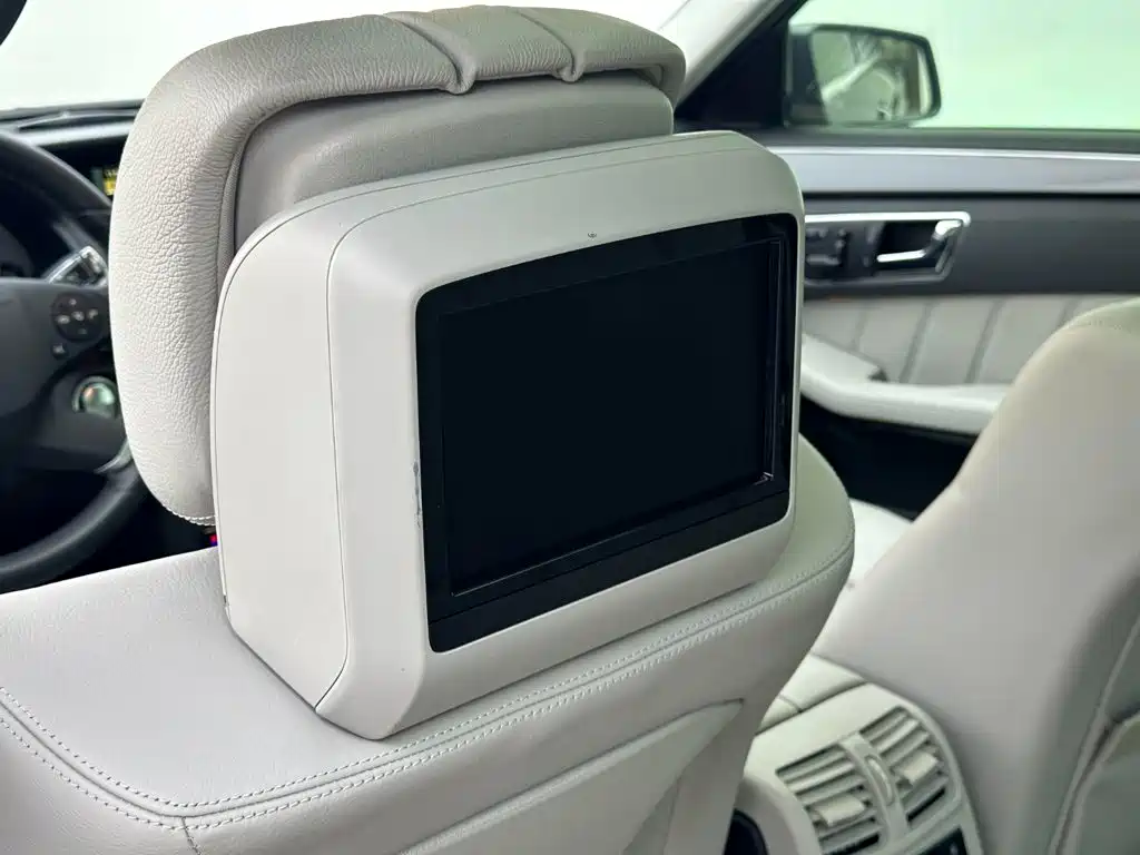 Mercedes-Benz E-Class — миниатюра 31