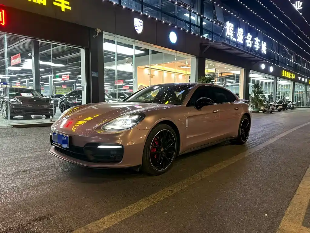 PORSCHE PANAMERA