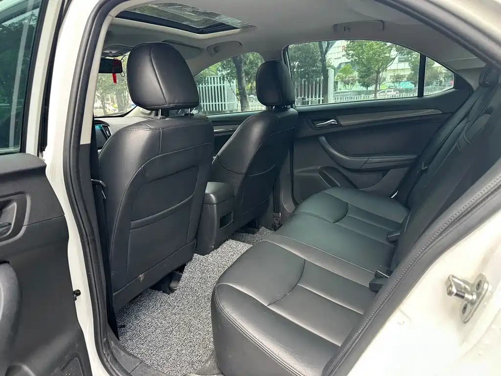 Roewe 360 — миниатюра 7