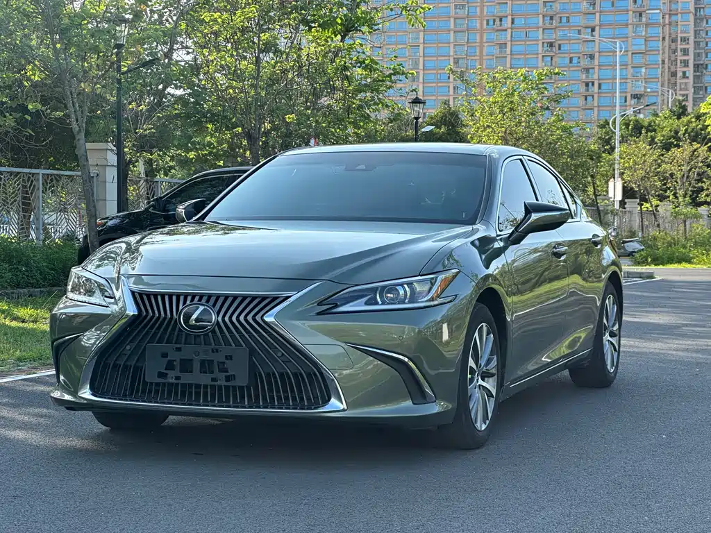 Lexus ES 2018