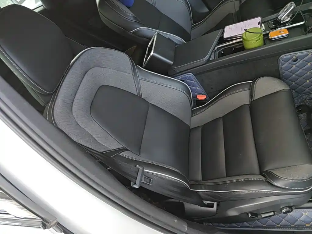 Volvo XC60 PHEV — миниатюра 25